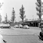 824969 Gezicht op de parkeerplaats bij het N.S.-station Rotterdam Noord te Rotterdam.